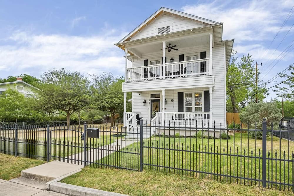 Near East Side House | Minutes Away from Riverwalk & Alamo! Beautiful Home w/ Hot Tub & Fire Pit