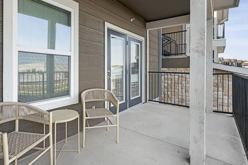 Brooks City Base Apartment | Landing at The Anderson at Brooks - 1 Bedroom in Stinson Airport Vicinity
