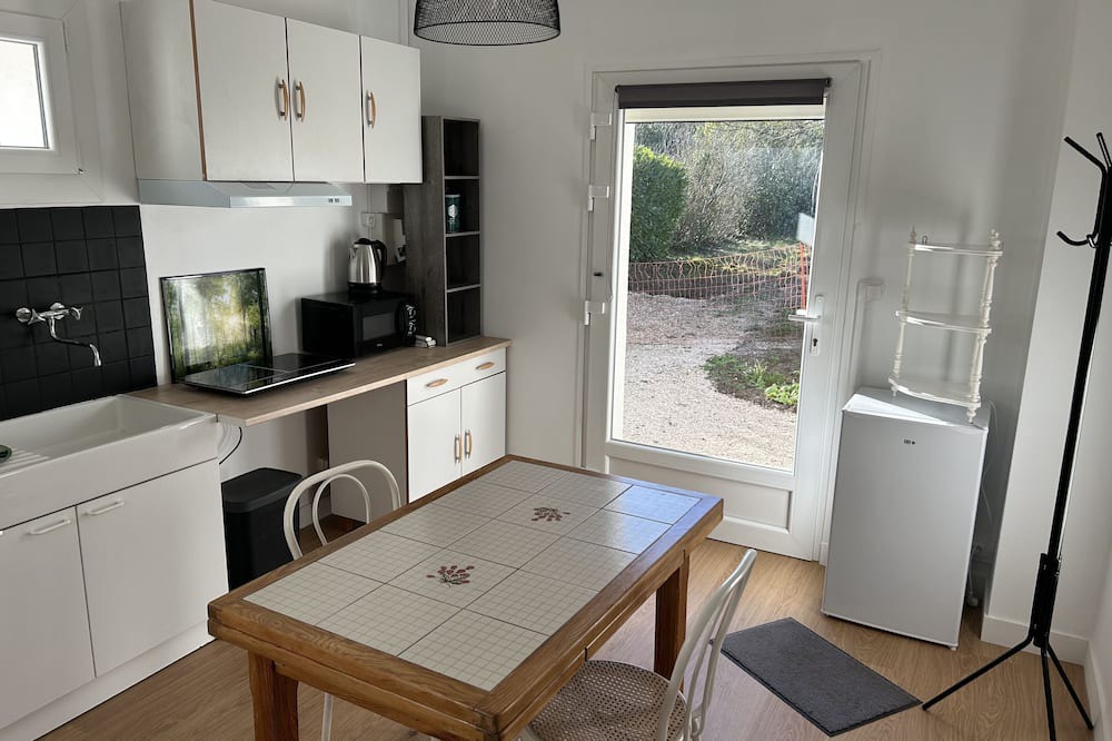 Saint-Ambreuil Apartment | Joli Appartement