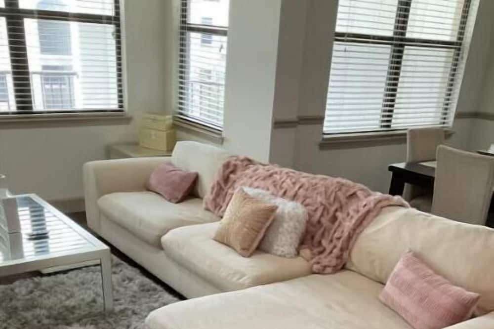 Miramar Apartment | Welcome to the Vibes
