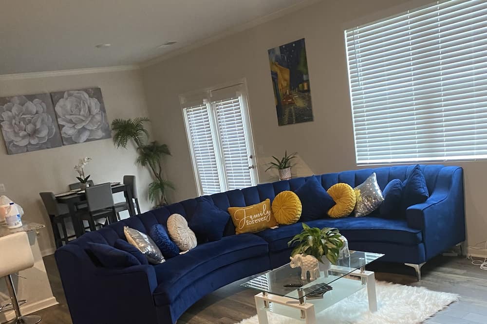 Lithia Springs House | Spacious 5-bedroom house with AC and WiFi in beautiful Lithia Springs