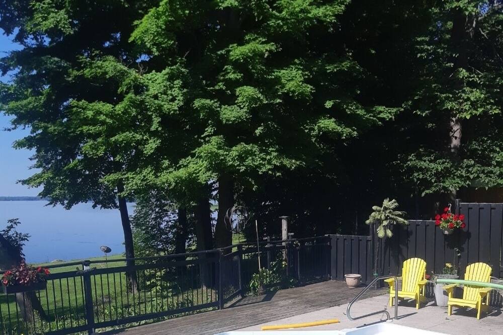 Buckhorn Cottage | Lakefront cottage with inground pool and hot tub