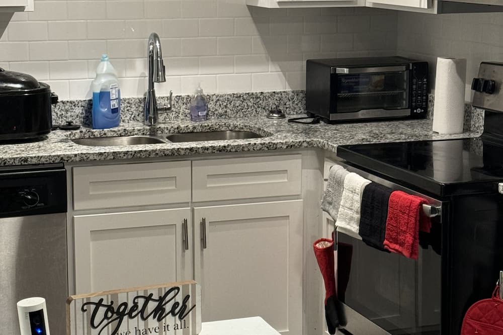 Raleigh Apartment | 5 Minutes from Crabtree valley mall and wake med