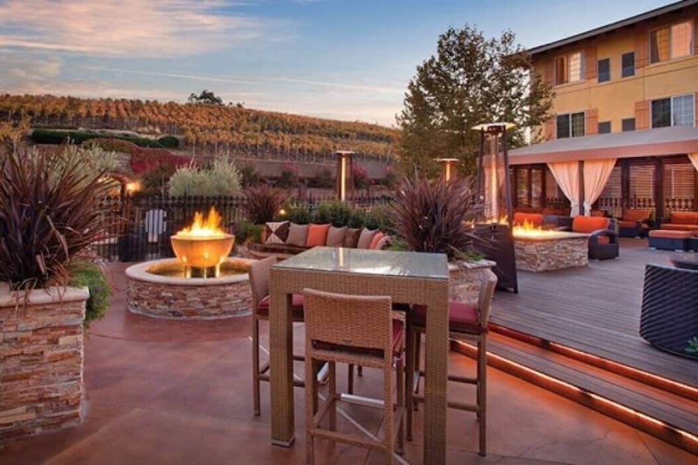 Napa Resort | Priced until May 7: 1BR + Studio with 2 Kitchens & event shuttles to Bottle Rock