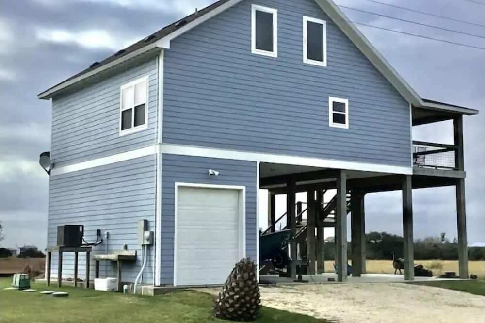 Long Mott House | The Driftwood in Seadrift