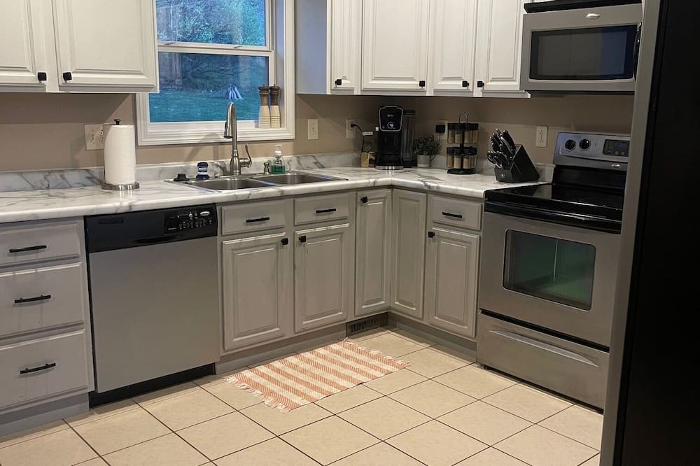 Cape Girardeau House | Great Home for Eclipse!!! 2 night min. sleeps 6 3 bed 3 bath
