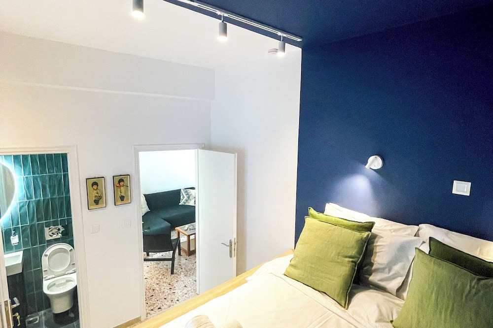 Piraeus Cottage | Cozy apartment for a Duo next to Metro and Port.