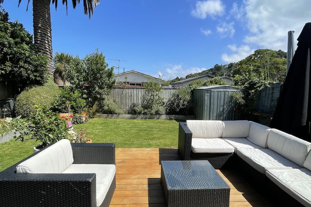 Lower Hutt House | 15 minutes from Wellington CBD! Spacious 3 bedroom home in Belmont.