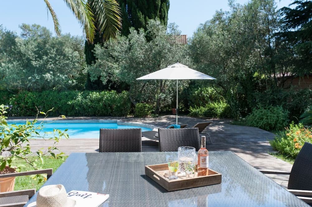 Saint-Clement-de-Riviere Villa | Villa des Rosiers : with pool and quiet garden