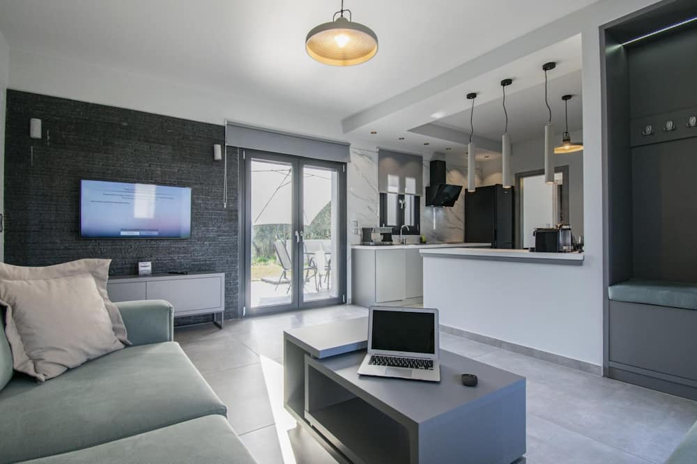 Nea Iraklia Villa | Theasea Villa Cooling Heated Floor