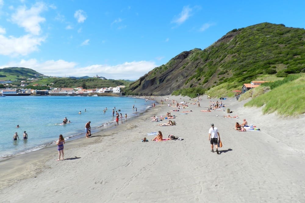 Horta Apartment | Relaxing Beachside 1 Bedroom Apartment