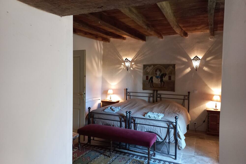 Charente Limousine House | Holiday Home 'Gîte Le Clou' with Private Garden