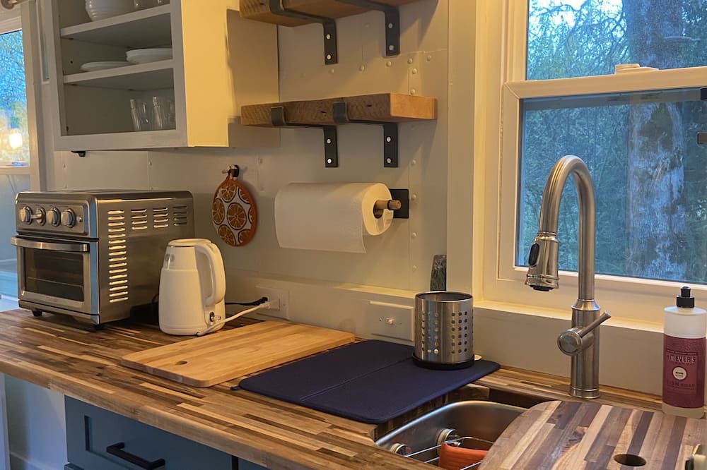 Cottage Grove Apartment | Lake house Tiny