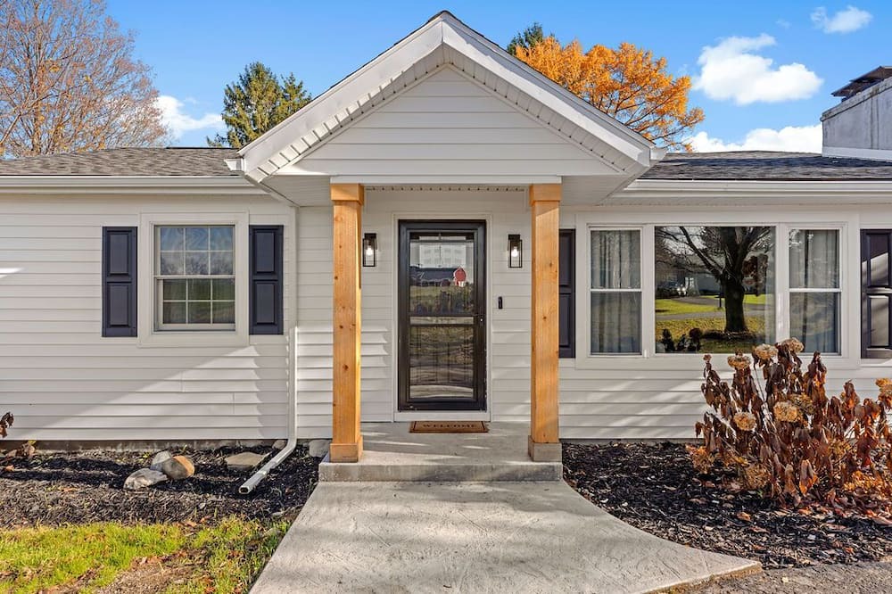 Skaneateles House | Cozy & newly-renovated ranch nestled in the town of Skaneateles.