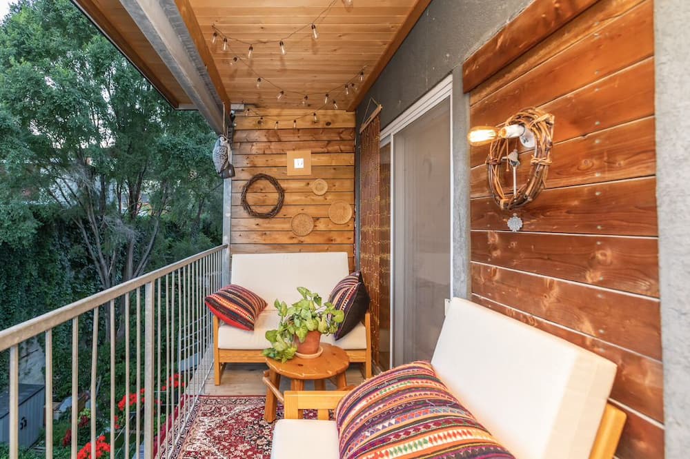 Sainte-Marie Apartment | Amazing Boho Apartment in Heart of Montreal