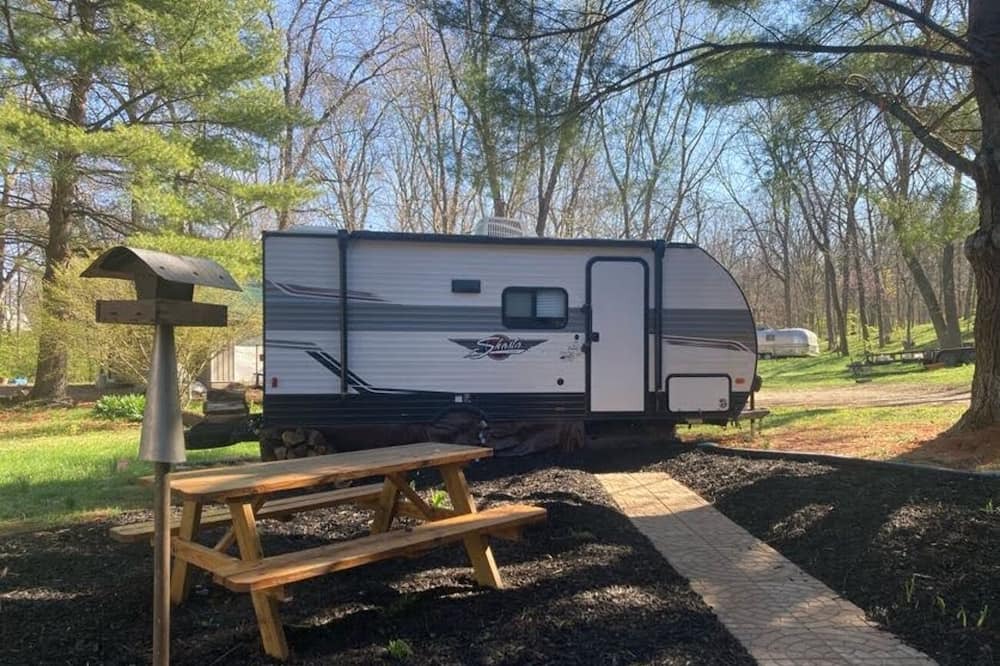 Villa Ridge House | Country Living RV near Six Flags!