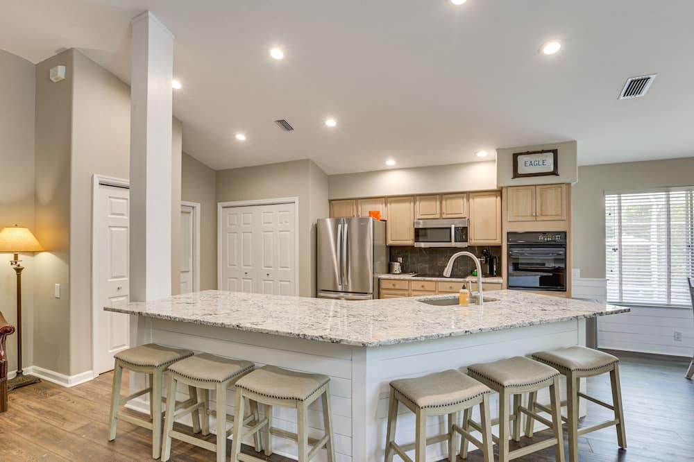 Killearn Estates House | Tallahassee Home w/ Private Yard: 9 Mi to Downtown