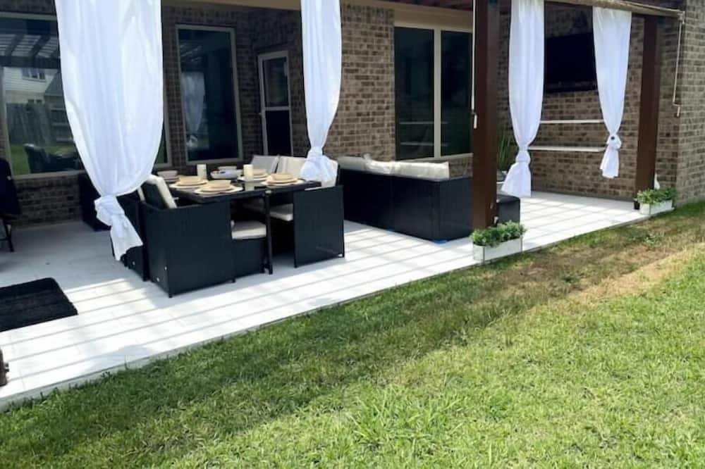 Katy House | Nyumbani Peponi @ Katy, TX