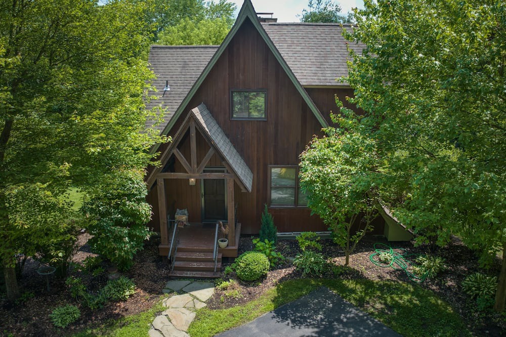 Saratoga Springs House | Hidden Gem! Beautiful Deck! Oversized Firepit!