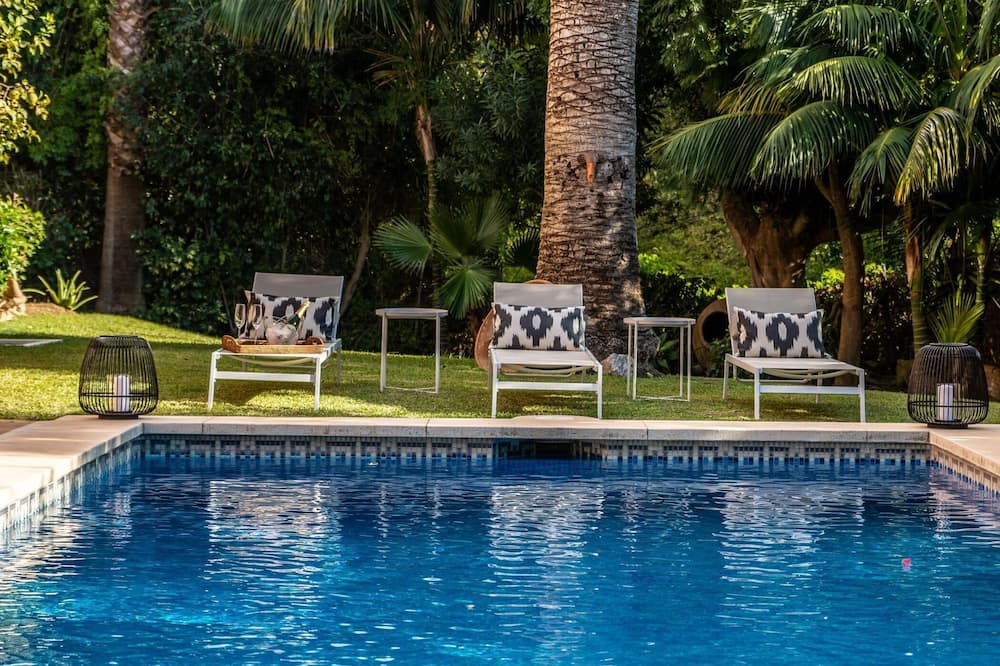 Urbanizacion el Rosario Villa | LAS ADELFAS: ANDALUSIAN STYLE VILLA WITH SEA VIEW