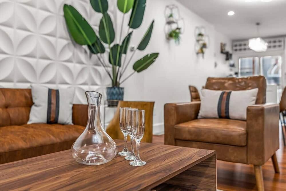South Philadelphia Villa | Stadium District Rooftop, Movie Lounge & Game Room