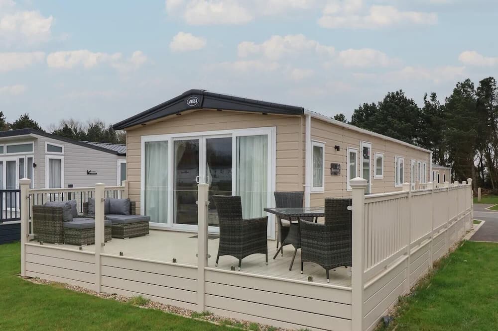 Cayton Bay Cabin | Whispering Willows 2-Bed Lodge in Scarborough
