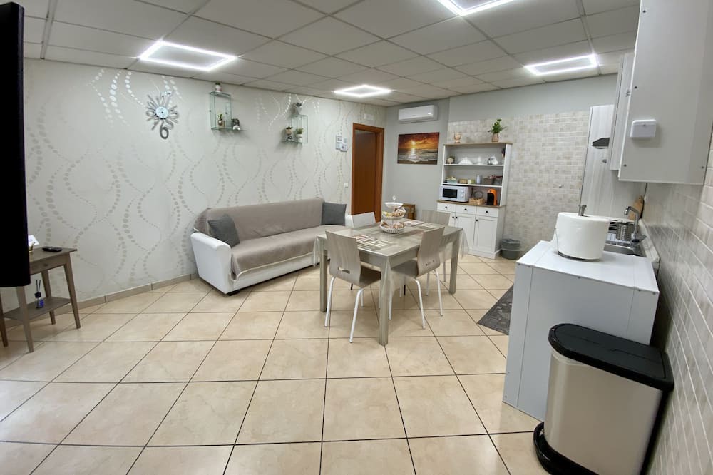 Frattaminore Apartment | Appartamento Casa Crispino Mansarda n3 per 3 persone