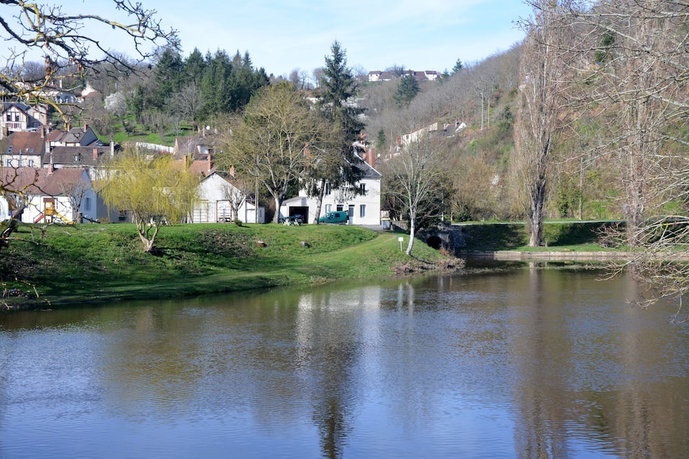 Chambon-sur-Voueize Apartment | Studio "Au Bord de L'eau" Pour 3 Personnes, à L'orée D'un Village Authentique