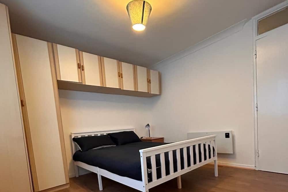 Whalebone Apartment | Specious 1 Bed flat in east London with Parking and free wifi
