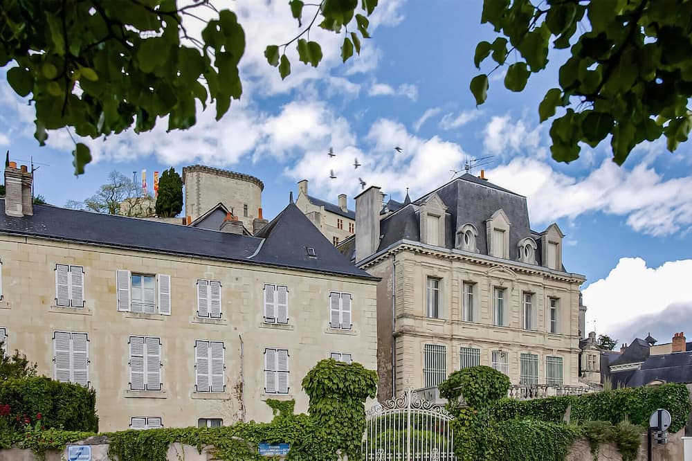 Crouzilles House | 2 bedroom accommodation in Crouzilles