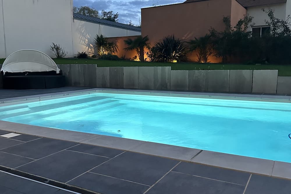 Fontaine-Etoupefour Villa | Villa Bella