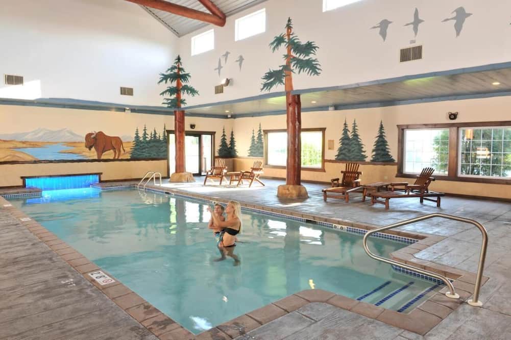 St. Joseph House | Theme Suite in Historic St. Joseph, Whirlpool, Stoney Creek | 3 Units
