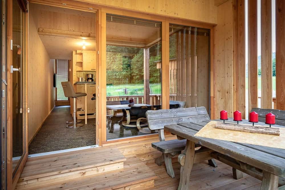 Ossiach Villa | Nice apartment in villa for 4 guests with WIFI, TV, patio and parking