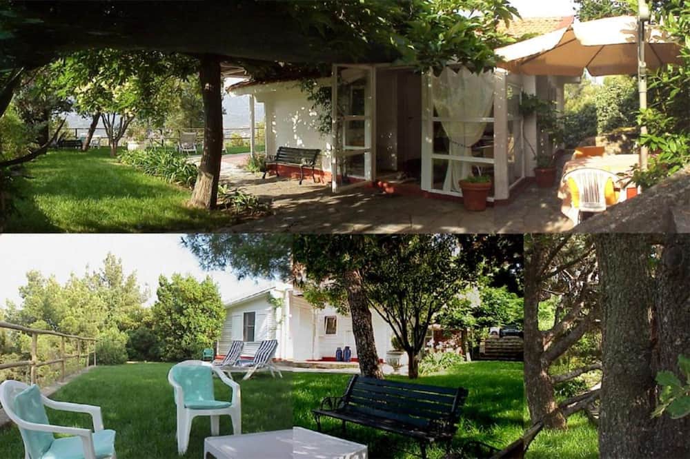 Torrazza House | Bungalow 'Deliziosa Casetta Con Dehor' with Mountain View, Private Garden and Wi-Fi