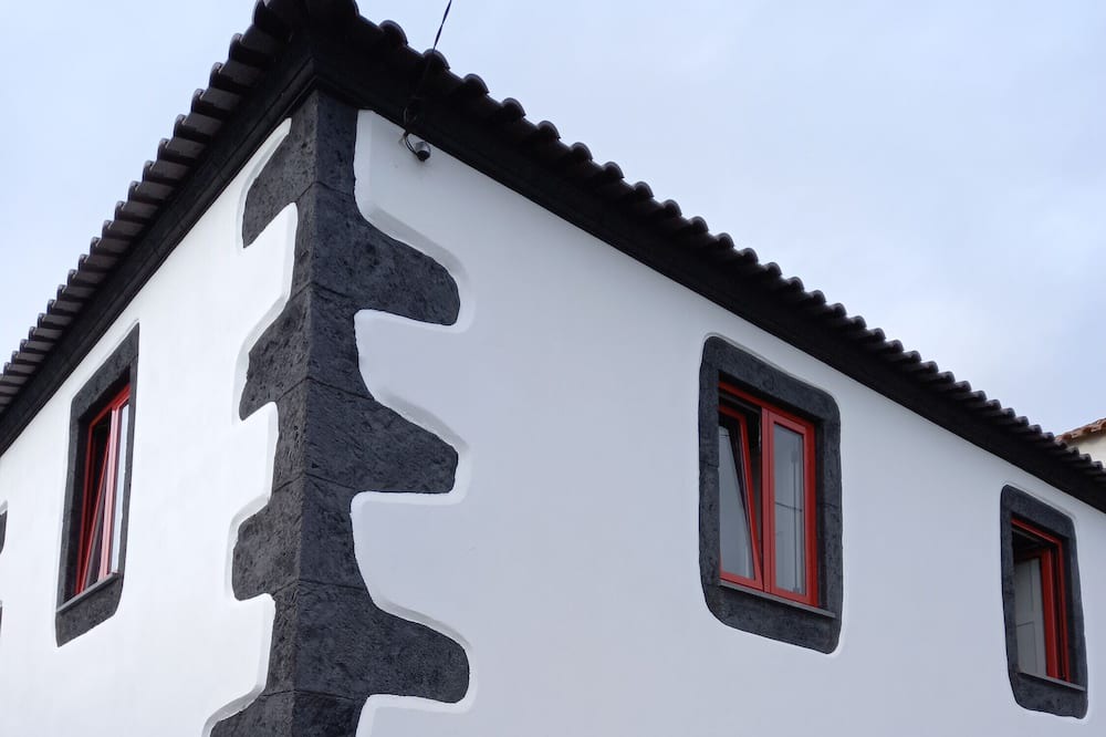 Angra do Heroismo House | Holiday Home 'Casa Do Poço - Casa Grande' with Shared Terrace and Wi-Fi