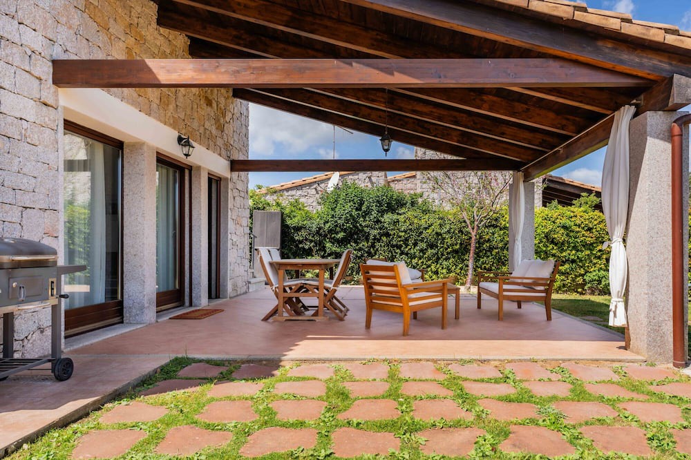 Cala Sinzias House | Holiday Home 'Villa Stella Cala Sinzias' with Private Terrace, Wi-Fi and Air Conditioning