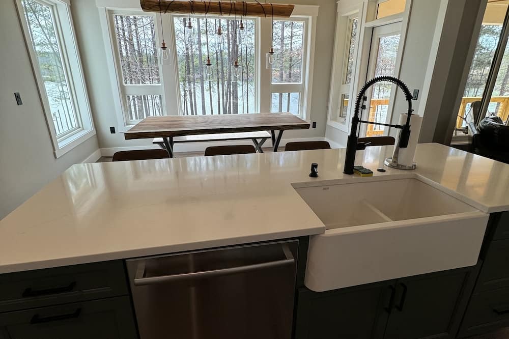 Granite Falls House | Coveside Drive - Beautiful Lakefront Home!