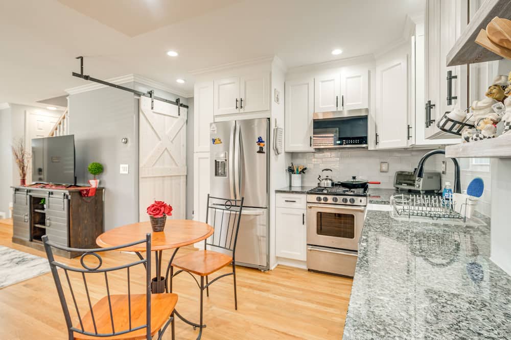 Seminary Hill House | Pet-Friendly Alexandria Escape w/ Yard: 8 Mi to DC