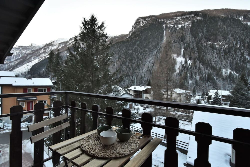Campodolcino Apartment | Beautiful apartment for 6 guests with WIFI, TV, balcony and parking