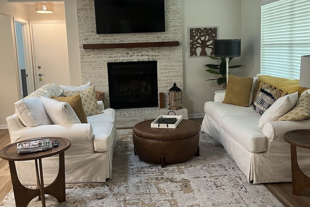 Mandarin House | Newly Renovated Beautiful Home 2minutes from St.Johns River and Public Parks