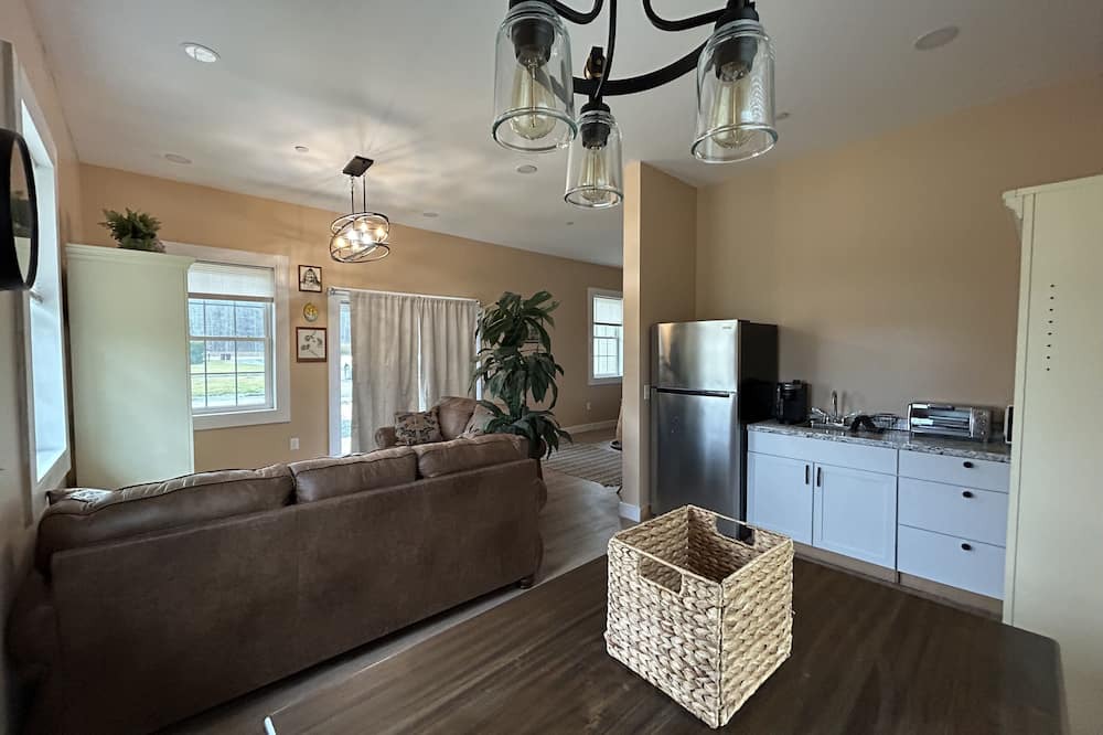 St. Martin Cottage | 1 bedroom studio suite located 10 from Maryland beaches