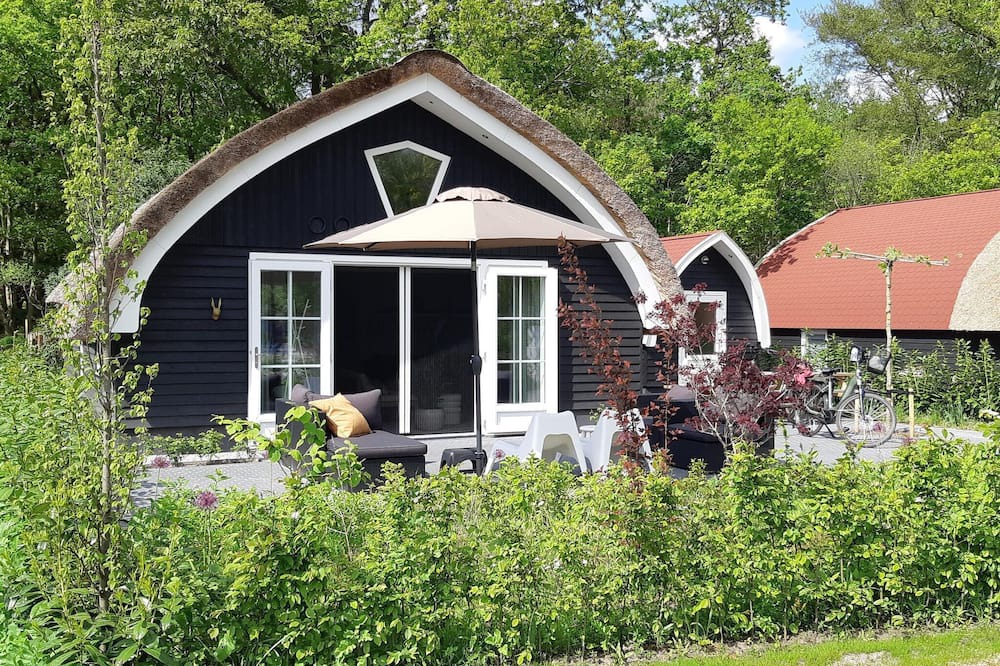 Baars Cottage | House with a terrace on the edge of the forest