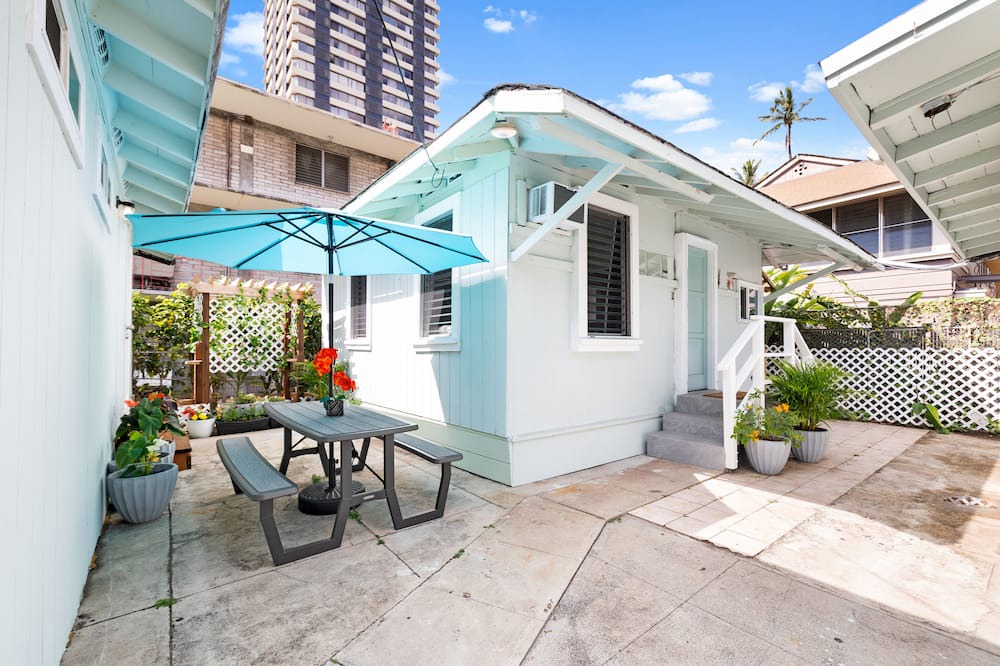McCully - Moiliili House | Cozy 1BR/1BA Hawaiian Hideaway - Ideal for Couples, Near Top Attractions