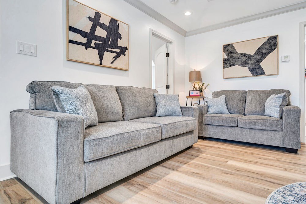 Tulane - Gravier House | Modern Comfort in NOLA: 3BR, 2BA Mid-City - Close to Downtown