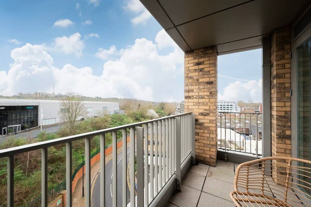 Haringey Apartment | Chic 2BR Flat in Greater London
