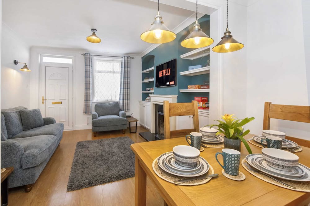 Malton House | Charming 2 bed pet friendly sleeps 6 in Norton