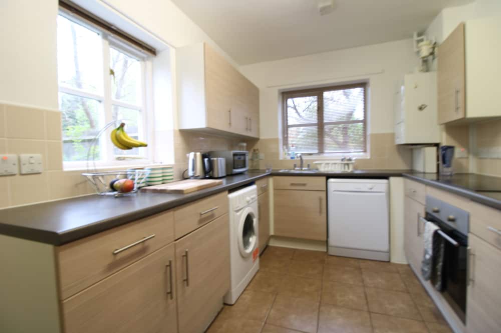 Nine Elms House | Immaculate Nine Elms Room Let!