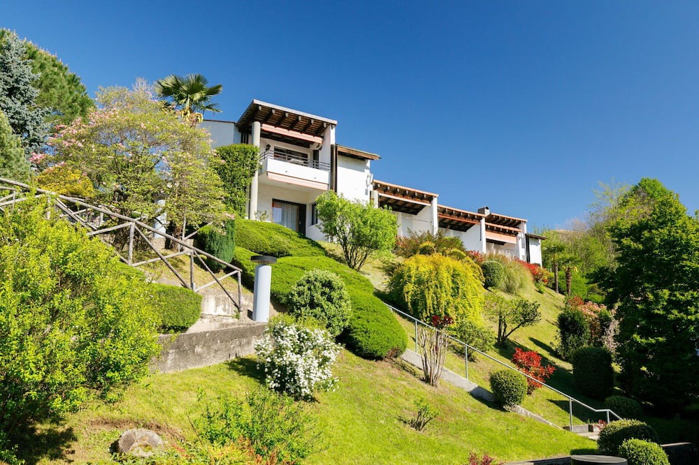 Sonvico Apartment | Cosy apartment for 4 people with WIFI, pool, TV, patio, pets allowed, panoramic view and parking