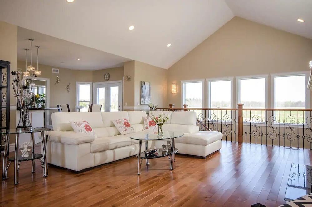 Carrying Place House | Luxury Lakeview Villa: Gateway to Winery Paradise