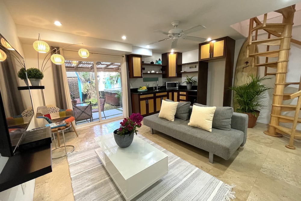 Waikiki Villa | Home away from home